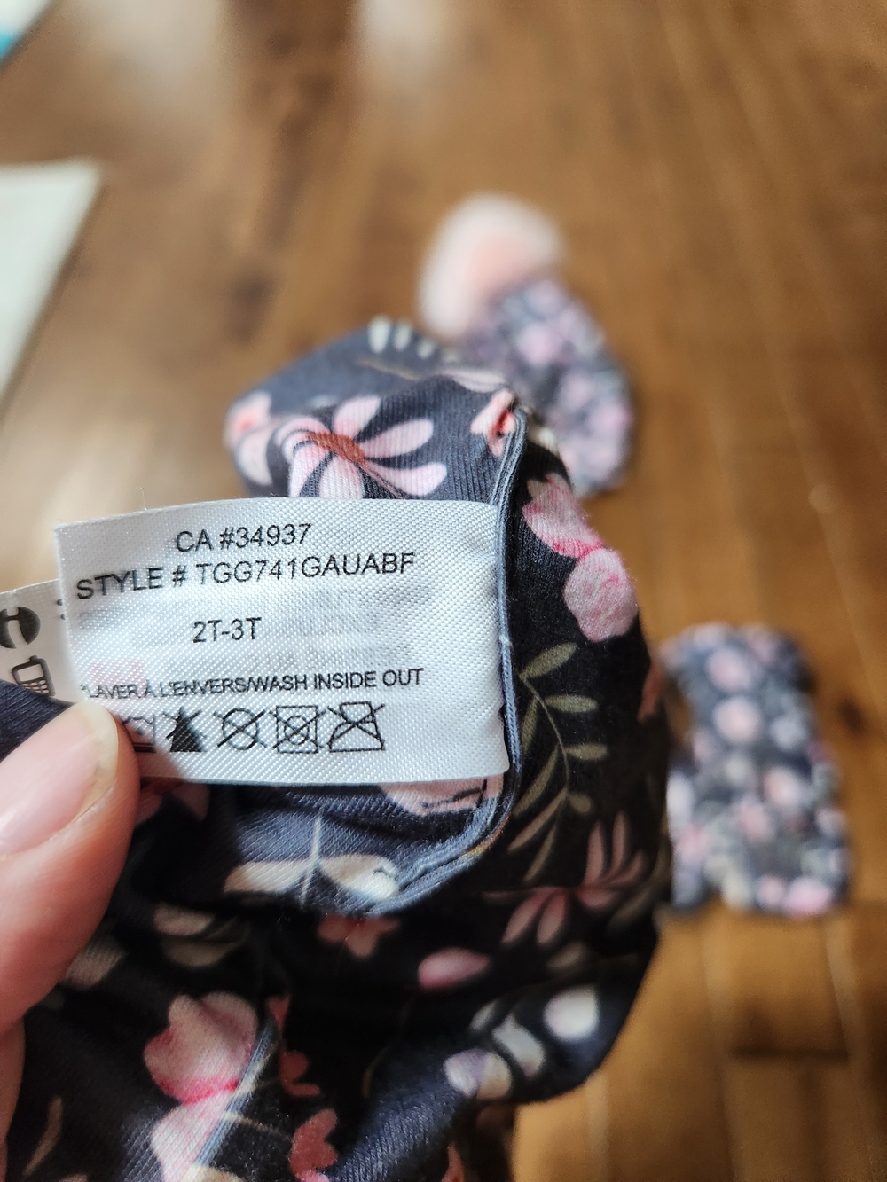 Girls Floral Fall Hat, Neck Warmer & Mittens Set — Pink on Charcoal - Picture 6 of 8